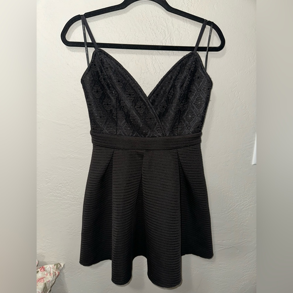 Love Culture Black Fit Flare Sweetheart Neck Lace Bodice Pleated Sleeveles Dress